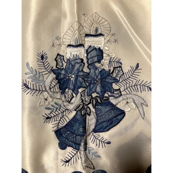 Embroidered Christmas Mantel Scarf White Blue Bells Candles Lace Trim 18.5X94 In - Picture 3 of 7